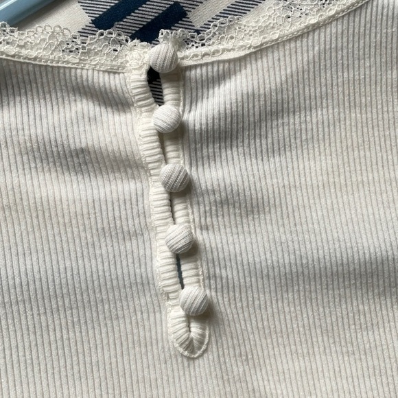 White long sleeve top, lace details - Picture 3 of 5